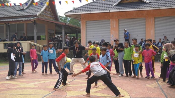 Tradisi dalam Beton Sukses Digelar di Padangpanjang